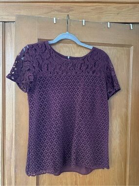 Ann Taylor Burgundy Lace Short Sleeve Blouse early 2010s
